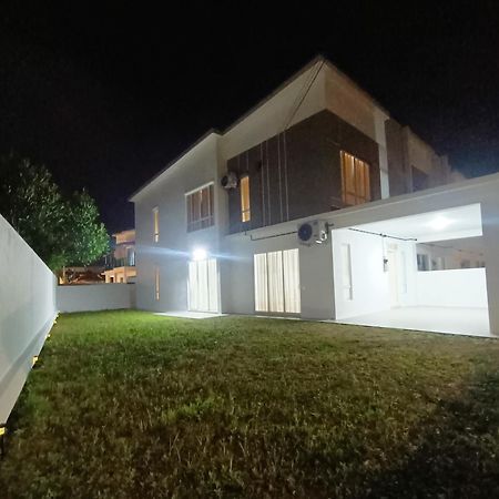 Bungavilla Resthouse Sendayan Петалинг Джая Екстериор снимка