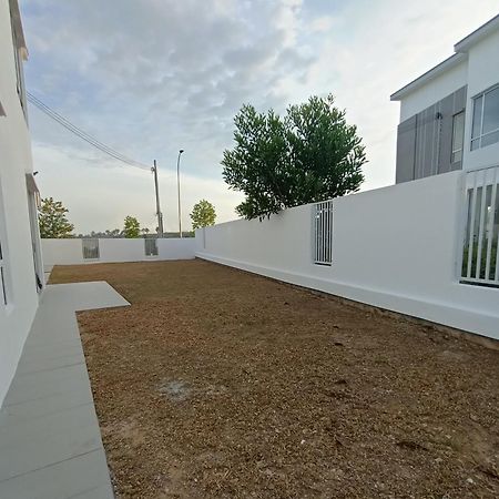 Bungavilla Resthouse Sendayan Петалинг Джая Екстериор снимка